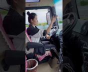 中国女孩开车