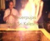 In diesem Video berichten Studenten Sri Kaleshwars von ihren Erfahrungen mit dem Feuerpuja Ritual. nn“Wenn dein Herz während einer Feuerzeremonie offen ist, wenn die Energie in dir zu fließen beginnt, ist es 1000 Heilern gleichzusetzen, äußerst kraftvollen Heilern, die dir Energie geben.” – Sri KaleshwarnnPuja ist Hinwendung. Puja ist Verehrung. Puja ist Ausdruck der Dankbarkeit für alles, womit du täglich gesegnet bist.nnDas Ritual der Feuerpuja hat seinen Ursprung in der vedischen