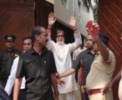 Amitabh Bachchan along with Jaya, Aishwarya Rai and Abhishek Bachchan greets his fans outside Jalsa