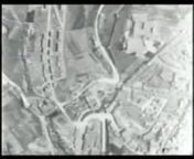 11 Aprile 1944: bombardamento su SienanQuesto pesantissimo bombardamento, il più vicino al centro storico subito da Siena durante la II guerra mondiale, ebbe come obiettivo il comando tedesco di via Ricasoli.36 bimotori B26 colpirono la zona di Porta Camollia, i fabbricati Memmi e Maini subito dentro la porta, il chiosco di rivendita giornali di Eugenio Neri fuori la porta, l&#39;ufficio postale, l&#39;industria vinicola Ancilli, il mercato rionale, la farmacia Minucci, la scuola Peruzzi in Piazza d&#39;