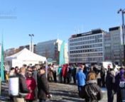 Keväinen aurinko helli Kuopion torilla. Yli 500 henkilöä kävi nauttimassa kahvista, mehusta ja makkarasta. Ilmassa oli jo vaalihurmoksen merkkejä!