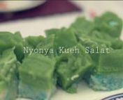 Keeping traditions alive: Aunty Li Choo shares her famous kueh salat recipe with four generations of eager ladies. Her kuehs are so good, they&#39;ve been savoured by thousands, including the late Mr LKY.