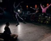 CLOSING NIGHT FILM!nSaturday 22. September 2018 kl. 19:00 / 7:00 pmnnREGISSØR / DIRECTOR: Jamal Simsnn«Bucking» er dansen du garantert har sett, men neppe visste hva var.Sakte har danseformen glidd over i mainstream kultur etter å ha blitt skapt av homofile afroamerikanske menn i sørstatene for over 20 år siden som en protest mot ekskludering fra «cheerleader»-miljøer. I New York var «vouging» på moten, men i sørstatene var det «bucking» som gjaldt. Regissør Jamal Sims har en lan