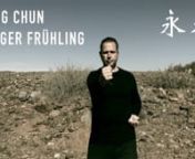 Siu Lam Wing Chun Online lernen! Ich zeige dir diese fantastische Form des südlichen Shaolin Kung Fu - auch südliches Tai Chi genannt. Sie hat eine einsgerichtete und klare Energie und stärkt als Qigong deine Sehnen sowie Bänder, richtet deinen Rücken auf und entspannt deine Schultern.nFür dein erstes Privattraining per Skype erreichst du mich per Mail unter http://www.masterarts.training/siu-lam-wing-chun-online-lernen.html nnDie drei Säulen des Shaolin: ***KAMPFKUNST, GESUNDHEIT UND HAR
