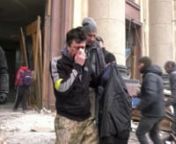 Na cidade de Kharkiv, o exército russo definiu como alvo um edifício de Governo. Às 8h02 locais (menos duas horas em Portugal), foi disparado um míssil que atingiu a rua junto ao edifício da administração regional. Pelas imagens partilhadas nas redes sociais e pelo site noticioso The Kyiv Independent, pode ver-se que a explosão aconteceu numa área frequentada por vários carros em movimento. O ataque provocou dez mortos e 35 feridos, de acordo com uma publicação do adjunto do Ministé