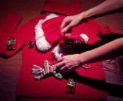Nincs még meg az álomCSÚNYApulcsid? A képlet egyszerű, sima kötött pulcsi + karácsonyfadíszek bigyók és akármik egy-egy öltéssel felvarrva és már kész is karácsonyi TRENDSZVETTER! ( a buli után ollóval levághatod a dekorációt, és a pulcsid utána ismét a régi...bár inkább hagyd meg ilyen állapotában ;) )nnwww.facebook.com/internationaluglysweaterdaynnHamarosan itt a Karácsony, az utcákat a forralt bor illata lengi be! Itt az ideje, hogy magunkra húzzuk, a nemzetk