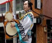 Documentary and interview about the Chindonya Art.nChindon&#39;ya (チンドン屋), also called Japanese marching band, and in the old times also called tōzaiya (東西屋) or hiromeya (広目屋 or 披露目屋) are a type of elaborately costumed street musicians in Japan that advertise for shops and other establishments. The performers advertised the opening of new stores and other venues, or promoted special events such as price discounts. Nowadays, chindon&#39;yas are rare in Japan. The word consi
