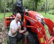 In this video the hydraulic leak is repaired of the Front Loader of a Kubota Compact Tractor.&#60;br/&#62;&#60;br/&#62;Compact Tractor: Kubota B2261, 26hp, 4WD, HST&#60;br/&#62;Front Loader: Kubota LA 424&#60;br/&#62;Quick Connect: ISO-B, 1/4&#92;