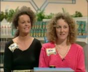 Today&#39;s contestants are Janet &amp; Lindsey from Norfolk, Karen &amp; Paul from Carlisle, and Vicki &amp; Jane from Huddersfield. Dale Winton hosts in what proves a very close quiz round, giving very little advantage to no particular team going into the Super Sweep. So could it be Pink, Blue or the rarer sighting of Yellow in with a chance of going for the star prize? Watch on and find out...