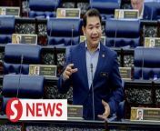 The government is committed to reducing the number of foreign workers in the country so that more jobs will be available to Malaysians, says Rafizi Ramli.&#60;br/&#62;&#60;br/&#62;The Economy Minister said the National Economic Action Council (NEAC) has been tasked with finding a specific mechanism to reduce foreign workers in Malaysia periodically, adding that the discussion will begin in April.&#60;br/&#62;&#60;br/&#62;He told the Dewan Rakyat on Monday (March 11). &#60;br/&#62;&#60;br/&#62;Read more at https://shorturl.at/cgiD9&#60;br/&#62;&#60;br/&#62;WATCH MORE: https://thestartv.com/c/news&#60;br/&#62;SUBSCRIBE: https://cutt.ly/TheStar&#60;br/&#62;LIKE: https://fb.com/TheStarOnline