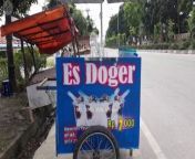 Doger Ice (Es Doger) is a drink originating from West Java made from shaved ice and milk add grated coconut, tape, jackfruit, black pulut jelly, and bread&#60;br/&#62;&#60;br/&#62;#kuliner #jajanan #makananindonesia #streetfood #indonesianstreetfood #asianfood #asianstreetfood #delicious #yummy #tasty #flavor #viral