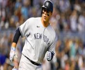 Yankees Overcome Blue Jays in Thrilling 6-4 Comeback Win from blue film je