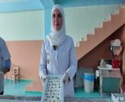 Refugees often find it difficult to build a new life for themselves. Micro-credits can help. Emel Shamma has seized her opportunity.